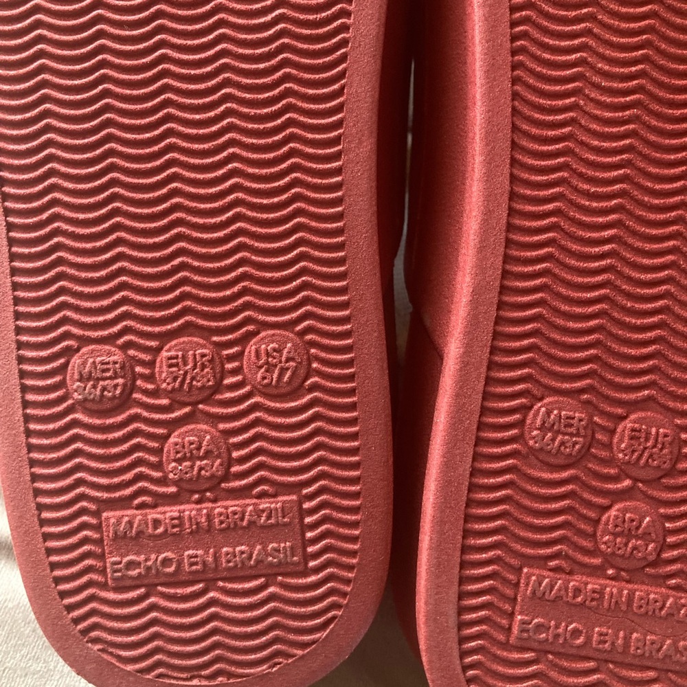 Guava Slides Nwt& Duster Size 6/7 - image 2